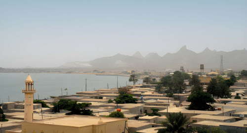 Hormuz, blocco e attacchi riaccendono la crisi energetica mondiale
